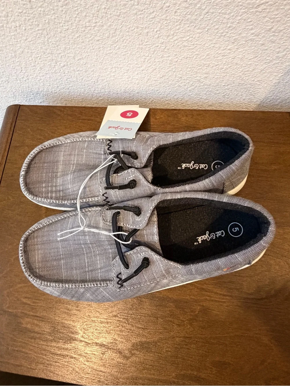 Cat & Jack Briar Slip-On Shoes - Gray - Youth Size 5 - NWT - Picture 4 of 6